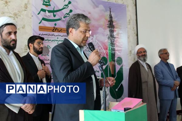 اقامه نماز جماعت در آموزشگاه متوسطه اول شاهد سمنان