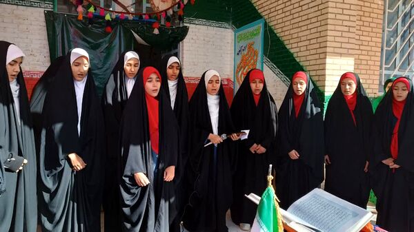 آیین نواختن زنگ گلبانگ انقلاب در مدرسه الزهرا شهرستان مارگون 