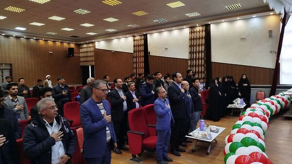 مراسم تقدیر از برگزیدگان قرآنی و فرهنگی در جشنواره‌های فردا و کارینو