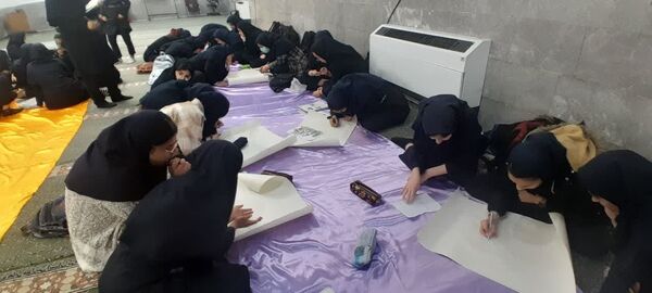 نقاشی همگانی در آخرین روز های سال 1403 در دبیرستان دخترانه معلم