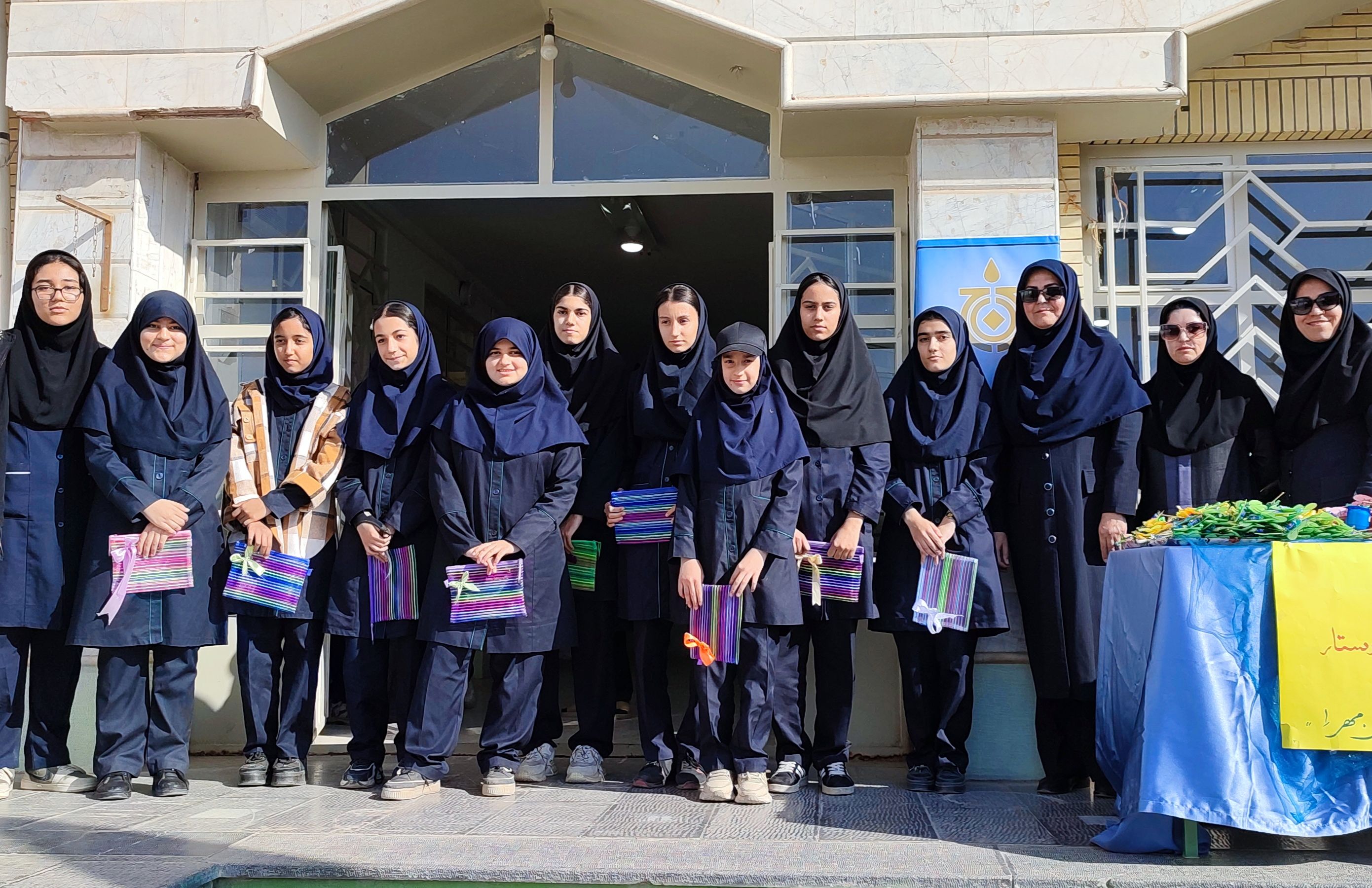 جشن ولادت حضرت زینب (س) و روز پرستار در دبیرستان مهر