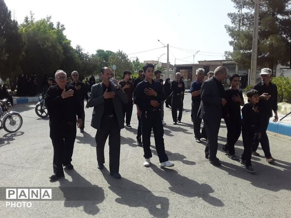 حرکت دسته‌های عزاداری در روستای فدافن همزمان با روز تاسوعای حسینی