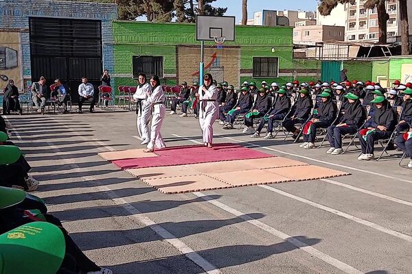 افتتاحیه انجمن ورزشی درون مدرسه ای منطقه کهریزک در هنرستان اولیاء۳