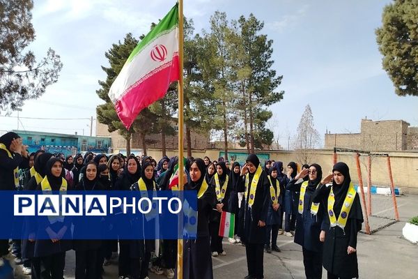 گلبانگ زنگ چهل و هفتمین پیروزی انقلاب اسلامی در مدرسه شهید مجید دهنوی 