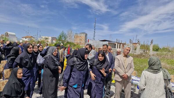 آیین کلنگ‌زنی دبیرستان دخترانه افراسیابی در محمود‌آباد 