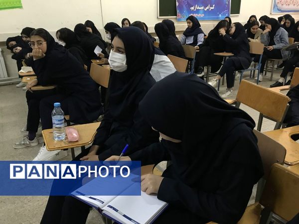 همایش آشنایی با کنکور در دبیرستان عفاف ناحیه ۲ 