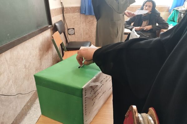 جلسه انجمن و اولیا در دبیرستان فاطمه آهنچی مشهد