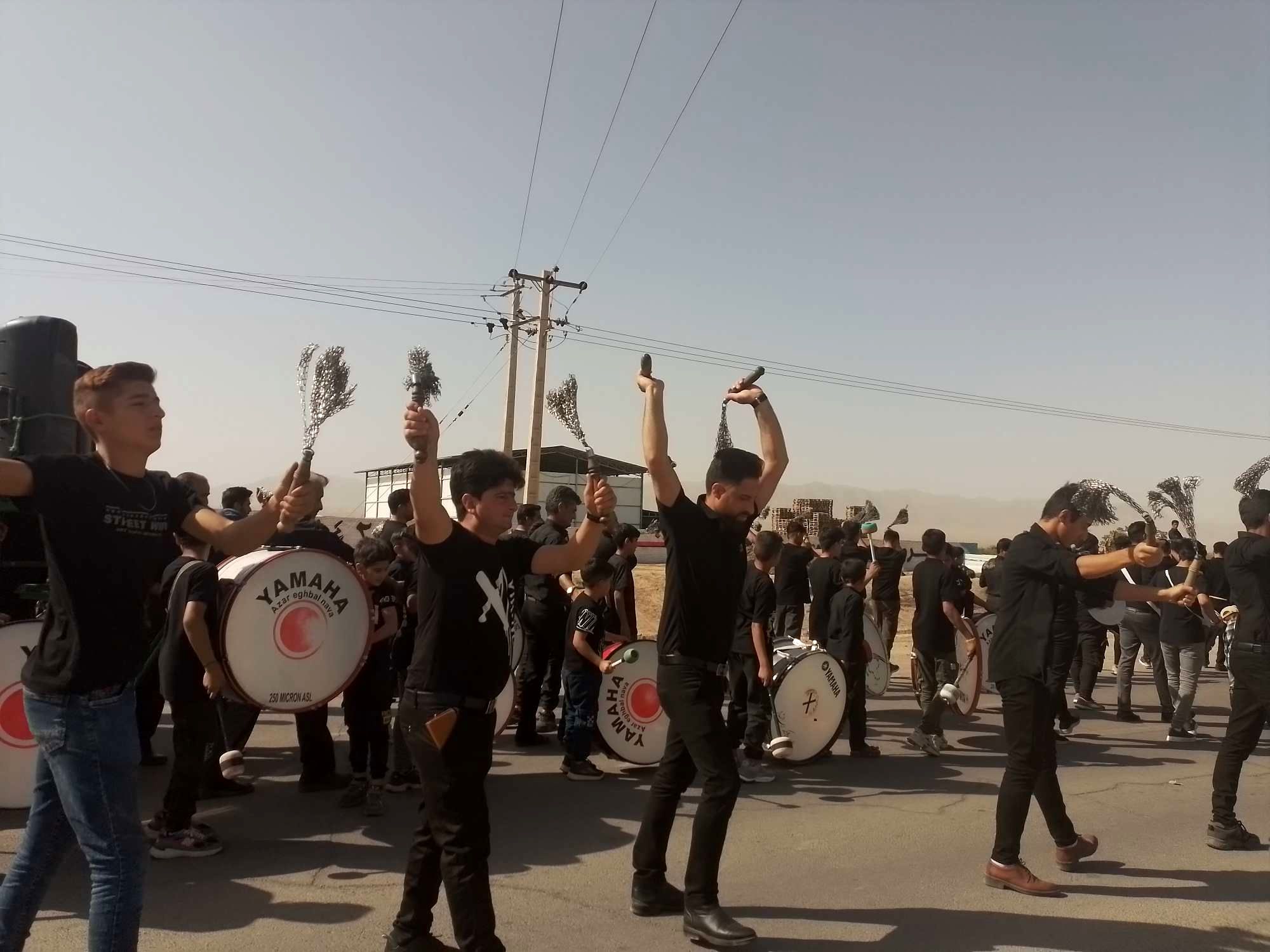 عزاداری هیئت زنجیر زنی روستای نقاب در روز تاسوعای حسینی