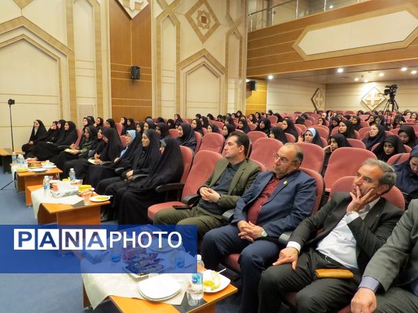 دیدار مشاور وزیر در امور زنان با دانشجویان دانشگاه فرهنگیان 