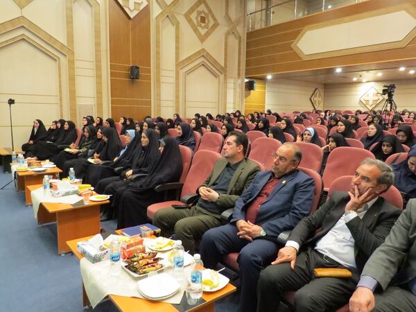دیدار مشاور وزیر در امور زنان با دانشجویان دانشگاه فرهنگیان 