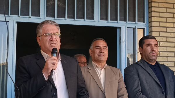 دانش‌آموزان ملکان در خط مقدم ایمنی؛ اجرای مانور پدافند غیرعامل در مدرسه امام حسین(ع)
