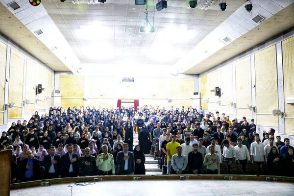 تجلیل از برگزیدگان دانش‌آموزی مسابقات فرهنگی و هنری جشنواره هما شهرستان دشتستان 