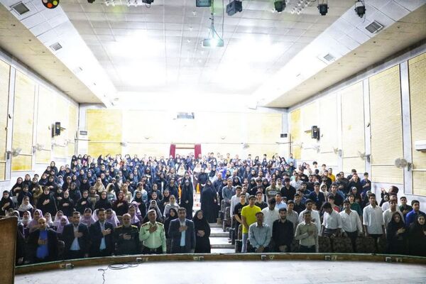 تجلیل از برگزیدگان دانش‌آموزی مسابقات فرهنگی و هنری جشنواره هما شهرستان دشتستان 
