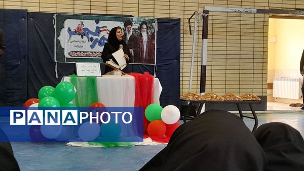 برگزاری جشن ۲۲بهمن در مدرسه فاطمه چلیچه