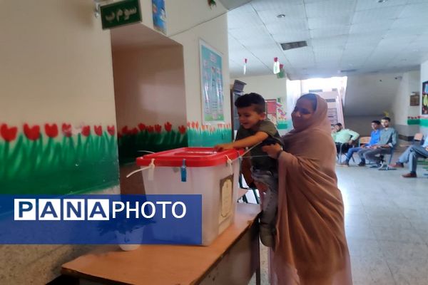 مردم قلعه‌گنج پای کار ایران