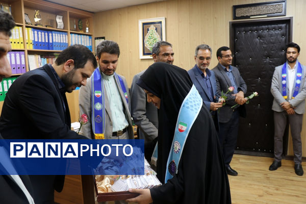 سپاس معلم در اداره آموزش و پرورش خراسان رضوی توسط دختران پیشتاز