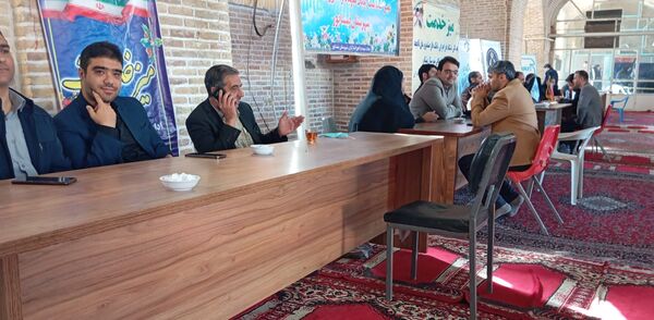میز خدمت در آخرین نماز جمعه آبان ماه