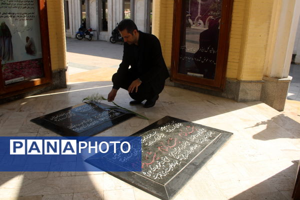 تجدید میثاق مدیر سازمان دانش آموزی استان بوشهر با شهدا