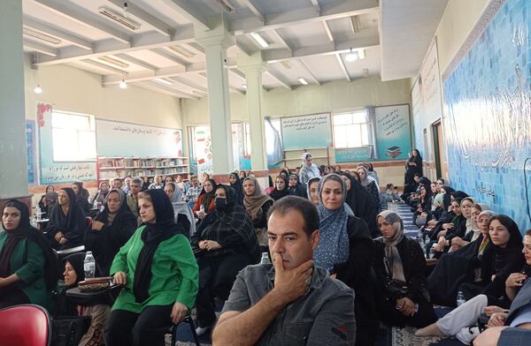 جلسه اولیاء مربیان در دبیرستان نمونه دولتی شهدای علم و فناوری بهارستان دو
