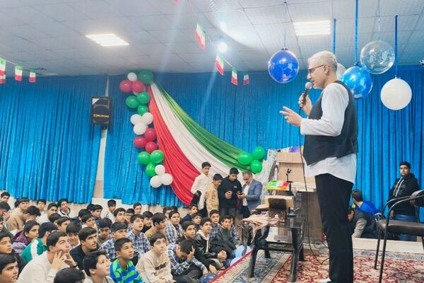 آیینی از معنویت، ایثار و دانش در دبیرستان شاهد شهید احمد کاظمی