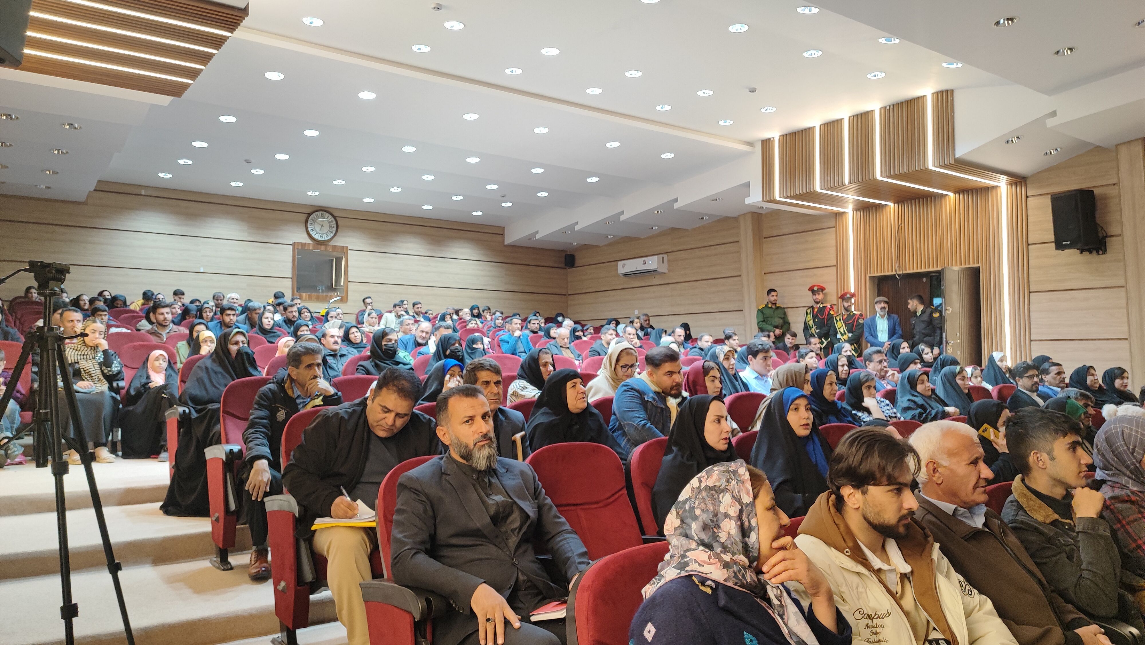 دیدار رئیس عقیدتی سیاسی کل کشور با خانواده نیروی‌های مسلح