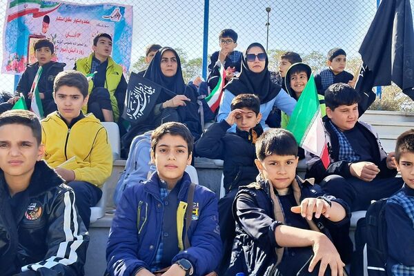 استادیوم ورزشی شهدای شهرستان قدس میزبان پرشورترین مراسم روز دانش‌آموز 