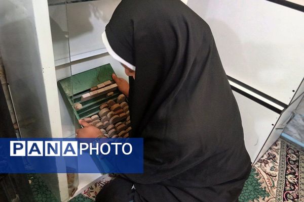 اجرای طرح غبارروبی نمازخانه مدارس در دبیرستان توحید یک شهرستان قدس