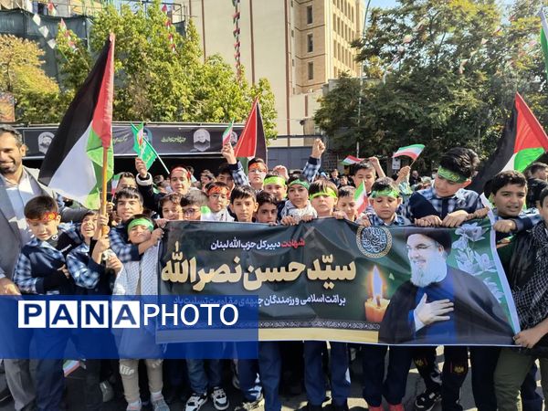 تجمع اعتراض‌آمیز دانش‌آموزان مدارس مختلف آموزش و پرورش منطقه ۴ تهران