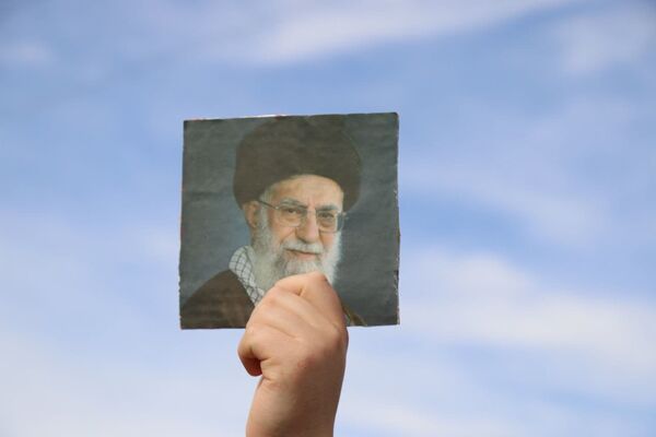 انقلاب را نسل جدید ادامه می دهند