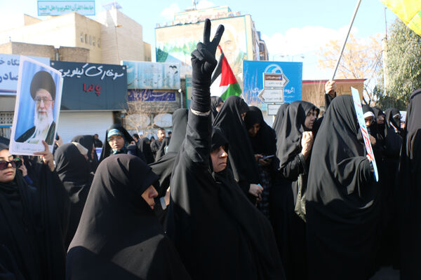نشست نماینده آباده با مدیر آموزش و پرورش 