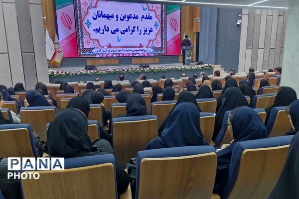 درخشش ستارگان ورامین در آیین تجلیل از نخبگان آموزشی