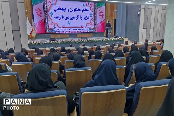 درخشش ستارگان ورامین در آیین تجلیل از نخبگان آموزشی