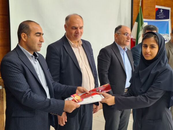 تجلیل از دانش‌آموزان مقام آور و فعالان جشنواره نوجوان خوارزمی
