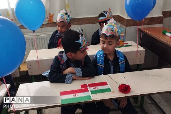 جشن شکوفه‌ها در مدرسه ۱۲ بهمن بهارستان دو