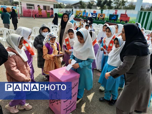 روز درختکاری و نیکوکاری در دبستان ارشاد قائمشهر