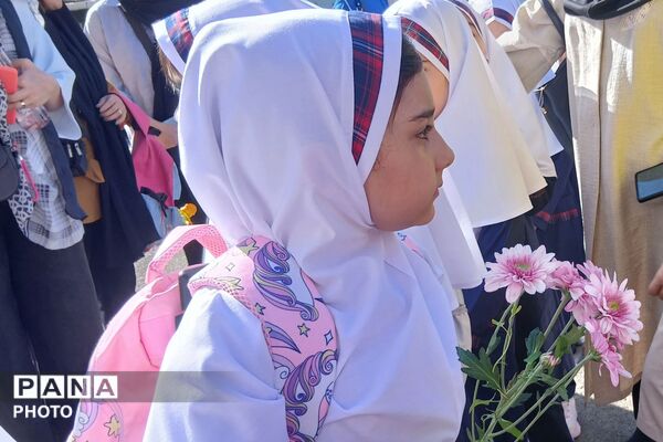 جشن شکوفه‌ها و آغاز شیرین کلاس اولی‌ها در دبستان دخترانه امین