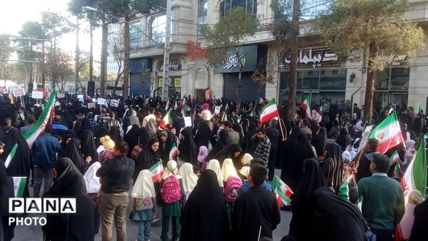 تجمع دانش آموزان کرمانی مقابل کمیساریای سازمان ملل متحد