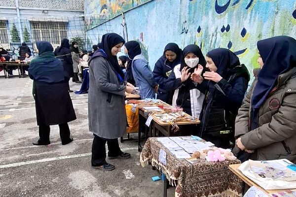برگزاری بازارچه اقتصادی در دبیرستان شاهد تکتم