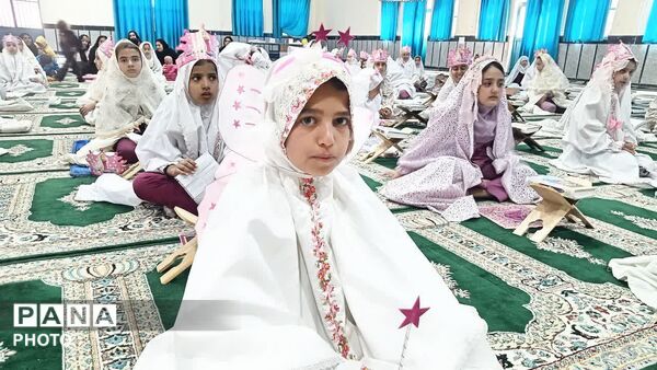 جشن باشکوه تکلیف دانش‌آموزان مدارس «ام‌البنین» و «کوثر» بخش دیشموک در مصلی امام خمینی (ره)