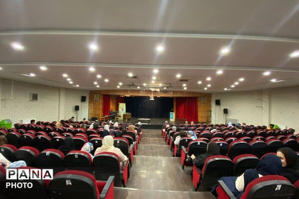 تجلیل از نویسندگان نوجوان ورامین به مناسبت روز شعر و ادب فارسی