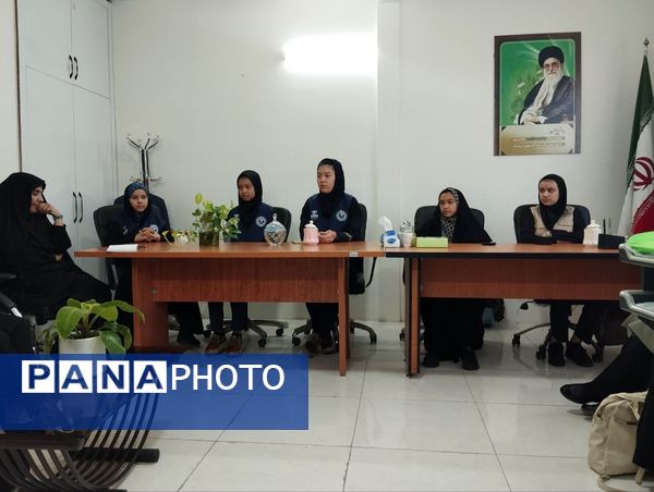 نشست صمیمانه معاون پرورشی و تربیت‌بدنی ناحیه 7 با سردبیر خبرنگاران خبرگزاری پانا 