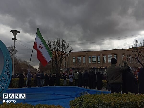 تجدید‌ میثاق‌ مردمان‌ غیور‌ تبریز‌ در‌ تشییع‌ پیکر‌ شهدای اقتدار