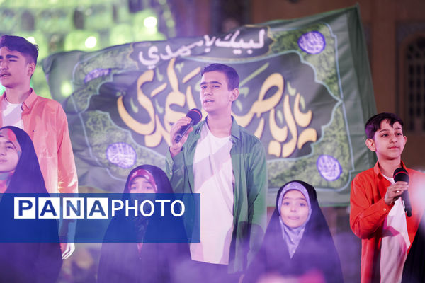 همخوانی سرود «سلام یا مهدی» با حضور ابوذر روحی در مسجد جمکران