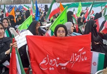 پرچم اقتدار ایران بر فراز بلوار جمهوری البرز به اهتزاز درآمد