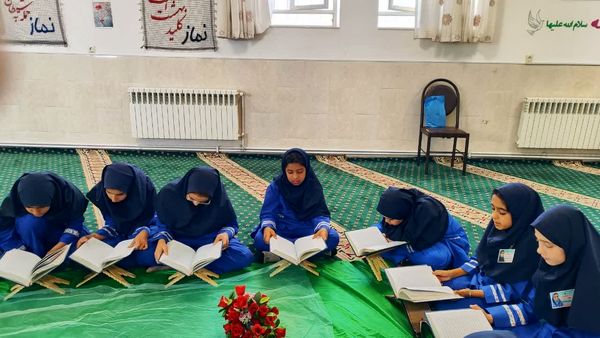 محفل انس با قرآن به یاد شهید سید حسن نصر‌الله در دبستان وکیلی