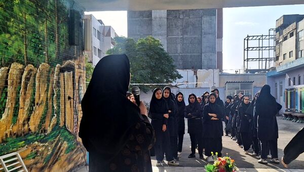 اولین مراسم صبحگاهی در دبیرستان فیاض کاشمر