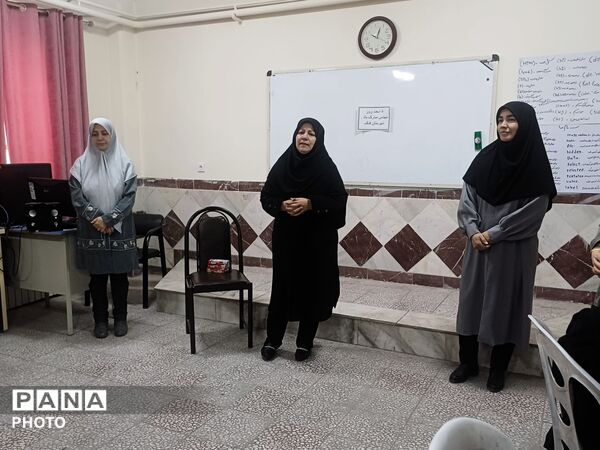 تقدیر از مهندسان آینده در دبیرستان فدک