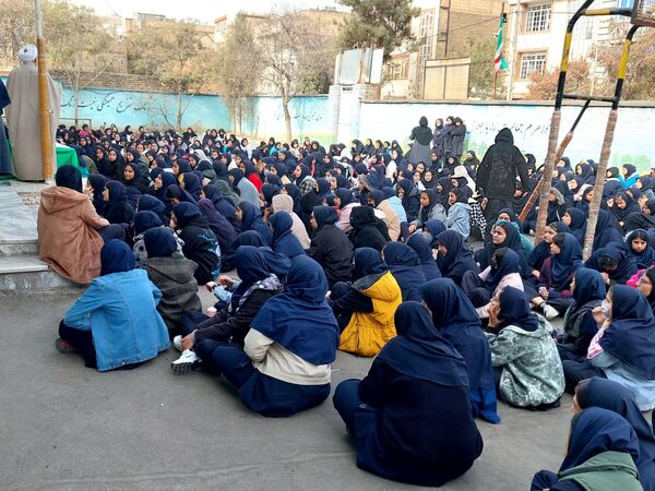 مراسم روز دانش‌آموز در دبیرستان هوشنگی