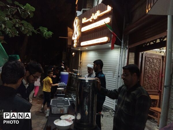 چایخانه حوزه علمیه گلشن؛ همراه با طلاب در سوگ رهبر امت در شب صد و هفتاد و نهم