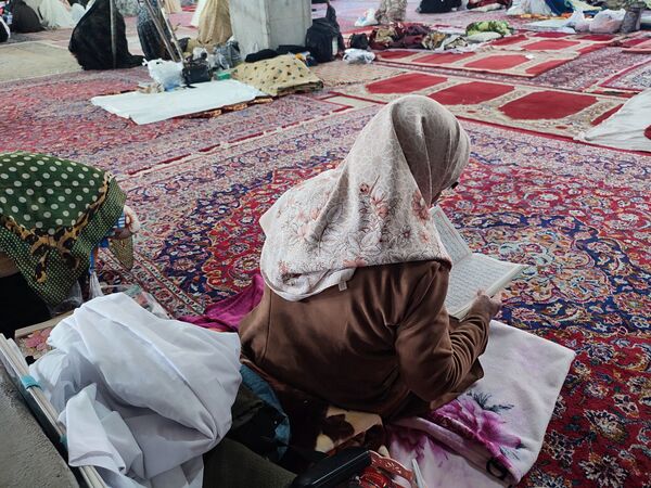 سه روز بندگی  در مسجد جامع نیشابور